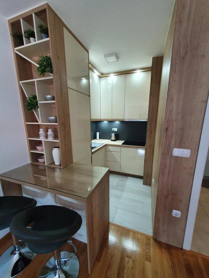 Lux 2 *